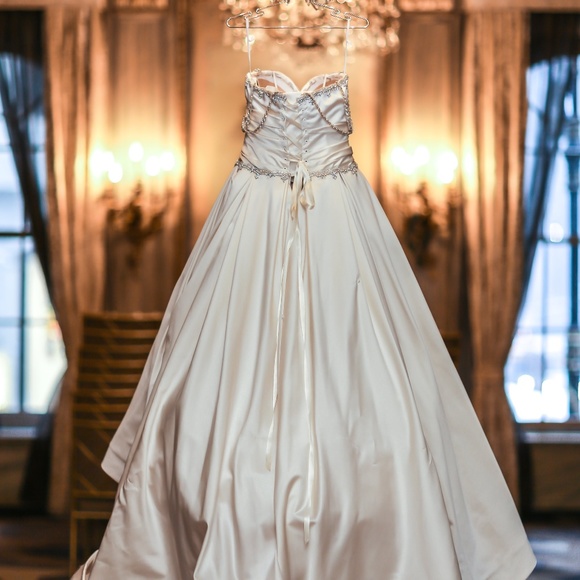 Pnina Tornai Ivory Wedding Dress Ballgown #4167 - Picture 3 of 8